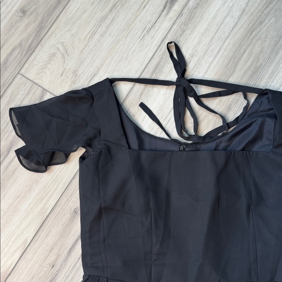 Elegant Black Dress - Picture 4 of 10